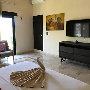Mala Escondida Pensión Playa del Carmen
